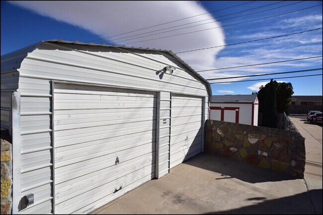 Building Photo - 3600 Volcanic Ave