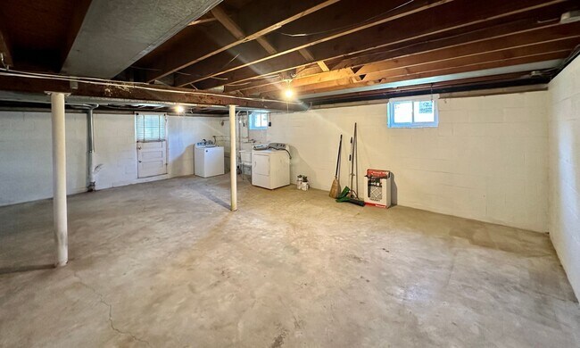 Building Photo - Charming 3 Bedroom/1 Bathroom Home in Essex, Baltimore, MD!