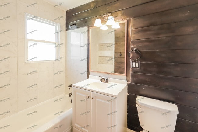 Building Photo - 712 SW 7 St