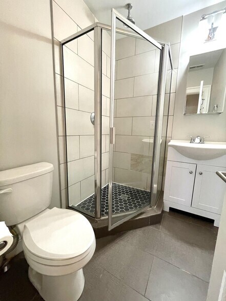 Building Photo - 136 Berkshire St