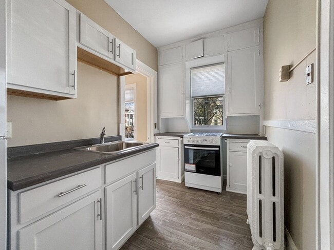 Building Photo - 1019 W 31st St