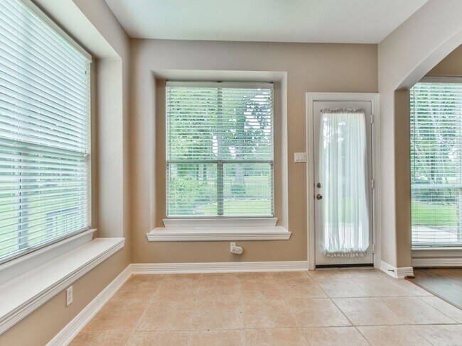 Building Photo - FORE Bedrooms in Del Lago!