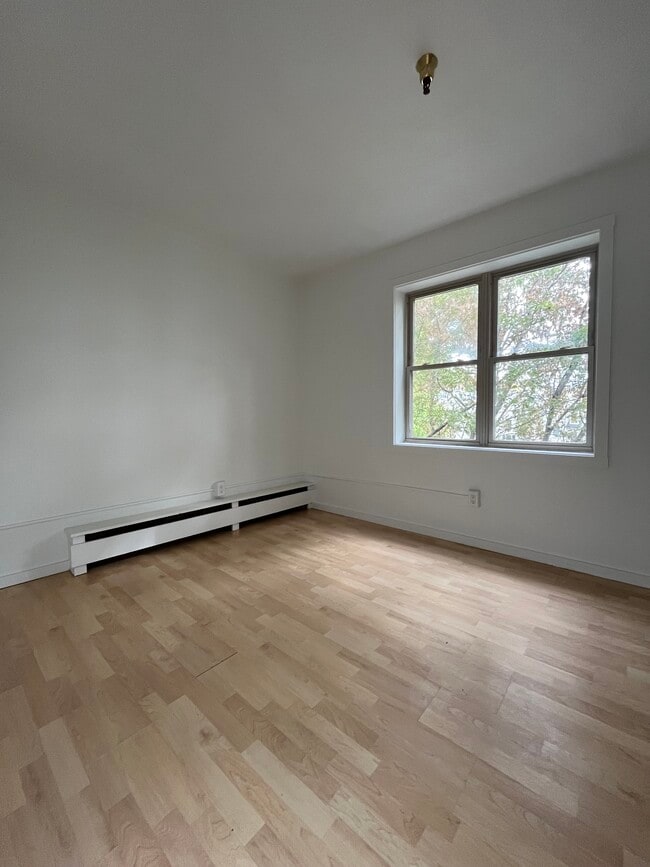 Building Photo - 216 Lake St