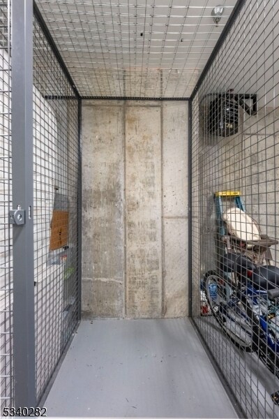 Building Photo - 18 Park Dr