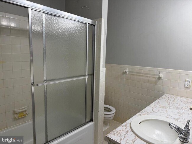 Building Photo - 63 Lincoln Dr