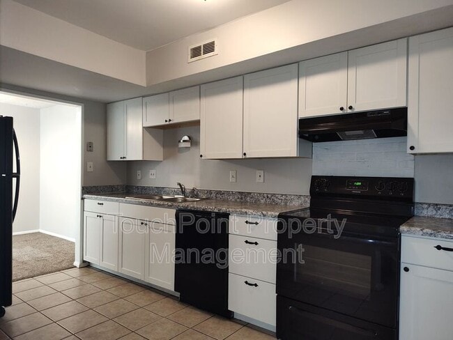 Building Photo - 7001 Stonington Ln