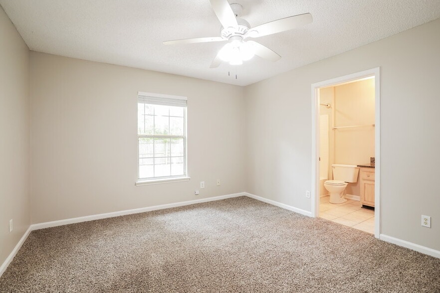 Building Photo - 7835 Longhorn Cir E