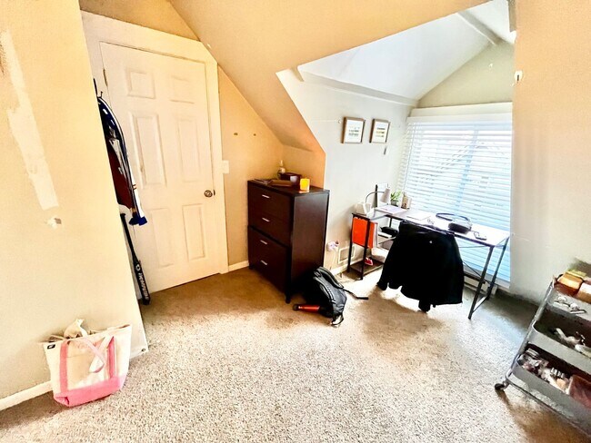 Building Photo - Varsity Management