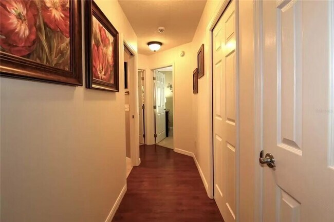 Building Photo - M2393 Carriage Hill Way (VC/M5)