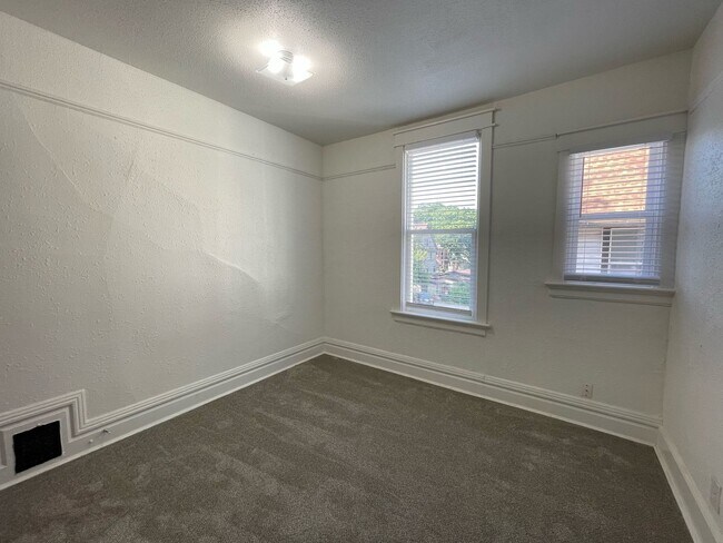 Building Photo - Newly Remodeled 6 Bedroom Eastside Upper Unit