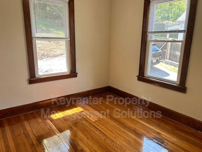 Building Photo - 210 Biltmore St