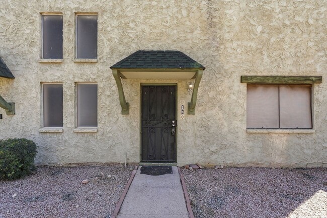 Building Photo - Ready to Move In - Two Bedrooms!