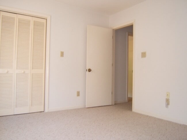 Building Photo - Jan Move In !!! 3BR/2BA Gated Marina Commu...
