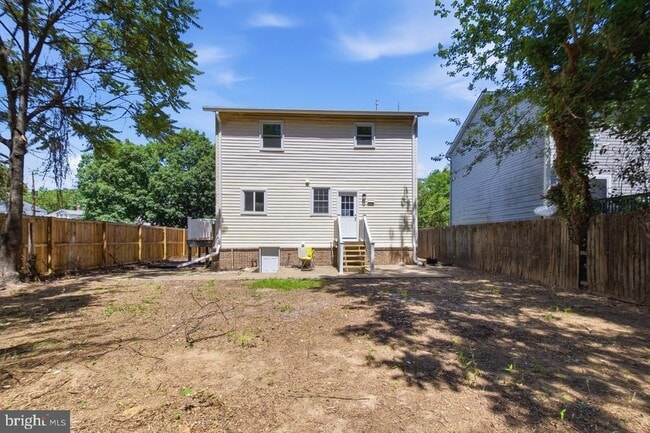 Building Photo - 3704 42nd Ave