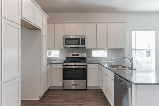 Building Photo - 101 Rioja