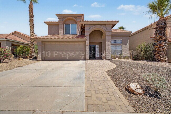 Building Photo - 3236 E Hiddenview Dr