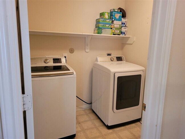 Building Photo - 6619 Halcyon Days Dr