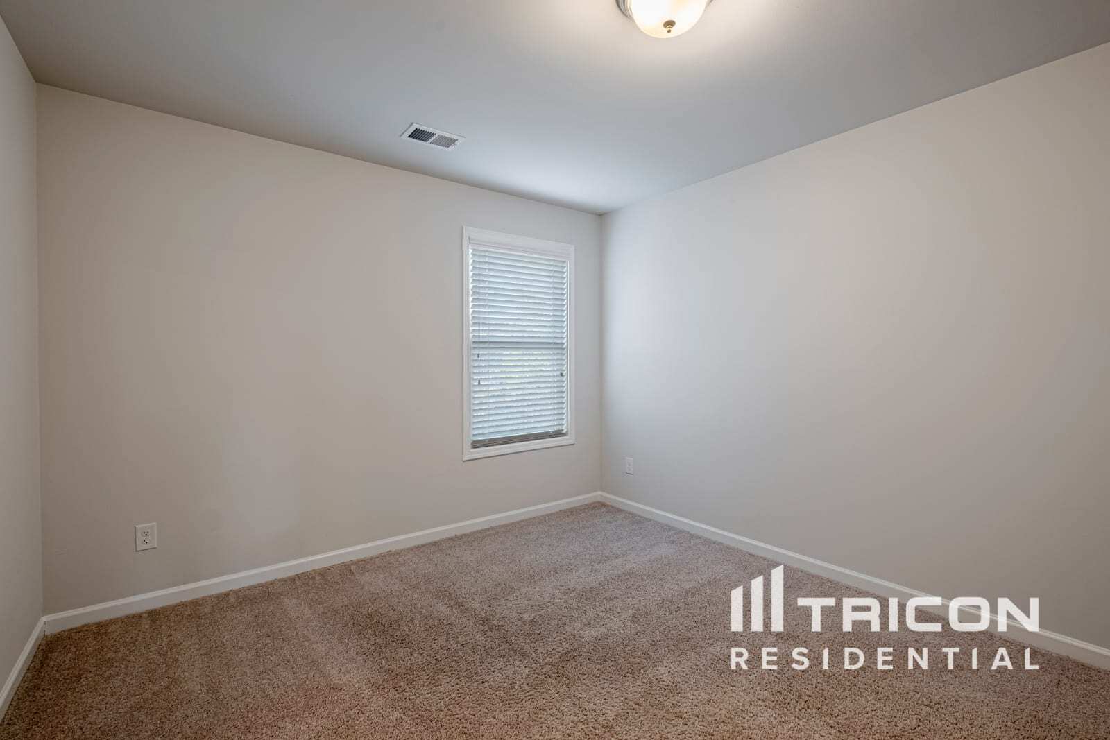 Building Photo - 1492 Silver Charm Ln