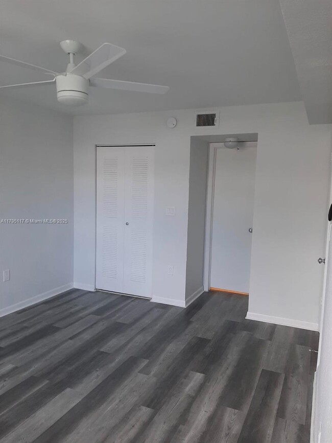 Building Photo - 2881 N Oakland Forest Dr