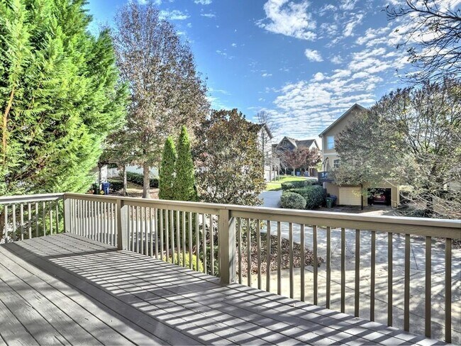 Building Photo - 975 Odessa Dr