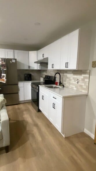 Building Photo - 62 Sycamore St