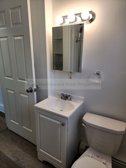 Building Photo - 749 Roberts Ct