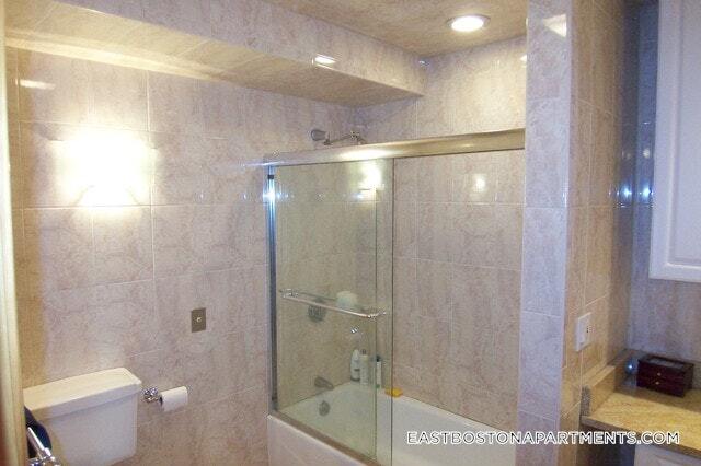 Building Photo - 186 Webster St