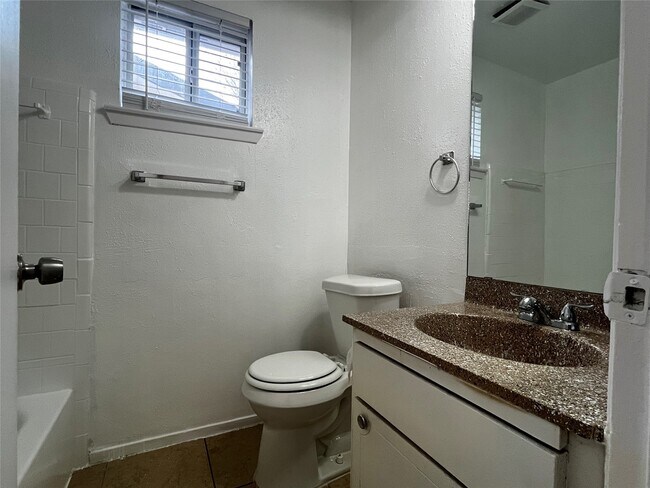 Building Photo - 4434 Donalbain Dr