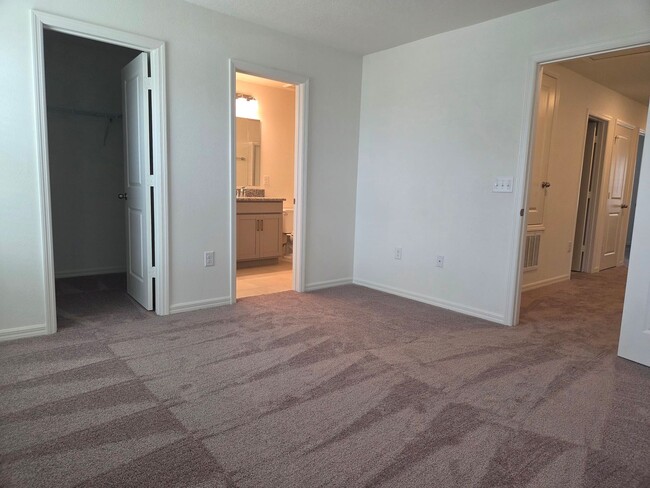 Building Photo - Brand New Townhome in The Sanctuary