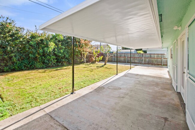 Building Photo - Updated 3 bedroom Home with Fenced Yard