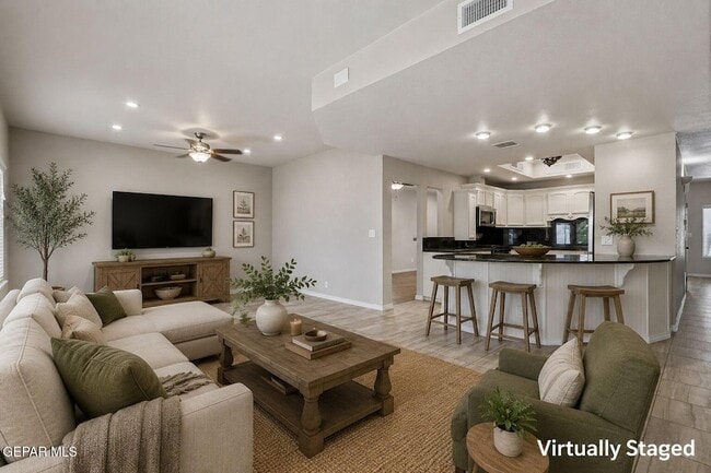 Building Photo - 825 Dulce Tierra Dr