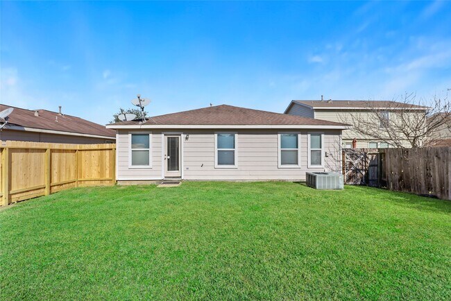 Building Photo - 18323 Fair Grange Ln