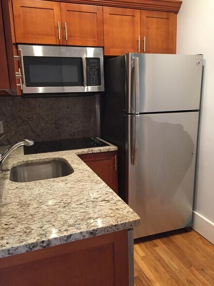 Building Photo - 400 Marlborough St