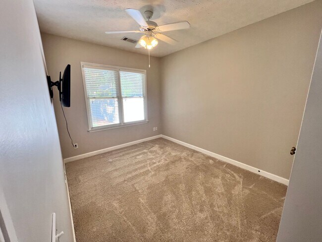 Building Photo - Ogletree Village Twin Home