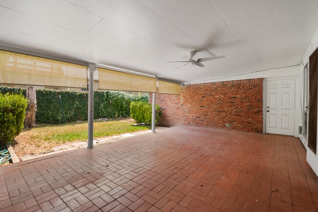 Building Photo - 115 Park Dr