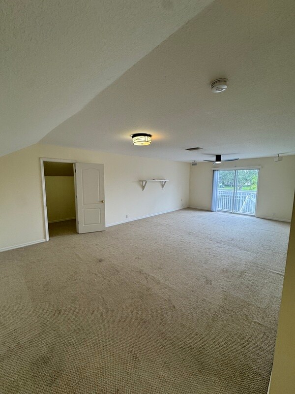 Building Photo - 10084 Cherry Hills Ave Cir