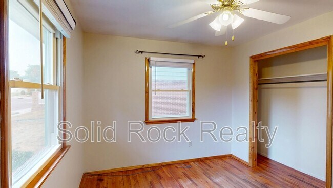 Building Photo - 2527 Mt Vernon St