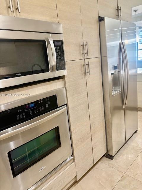 Building Photo - 100 Lincoln Rd