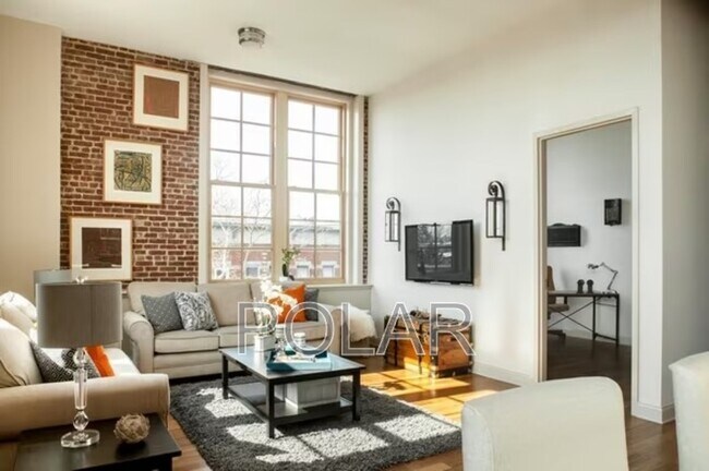 Building Photo - 154 Ave E