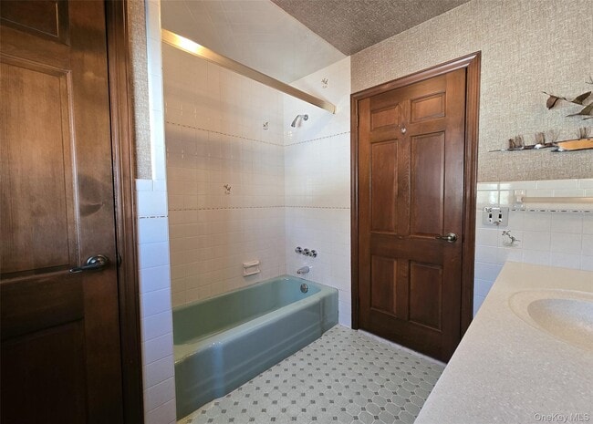 Building Photo - 77 Jamaica Ave