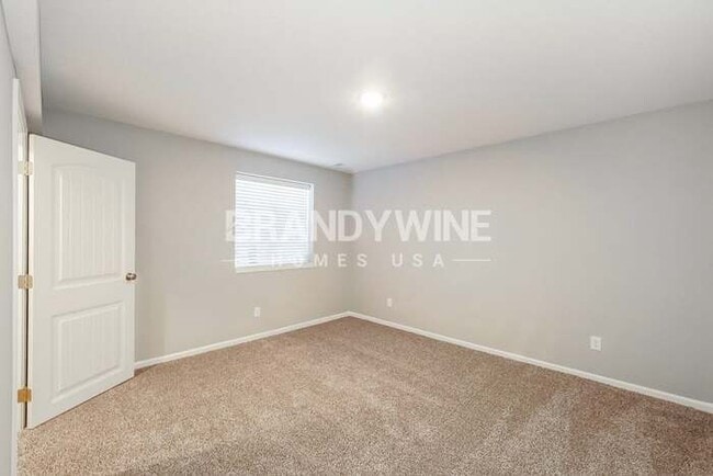 Building Photo - APPLY NOW! 5BED 3BATH
