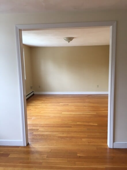 Large living room - 18 Dunstan St