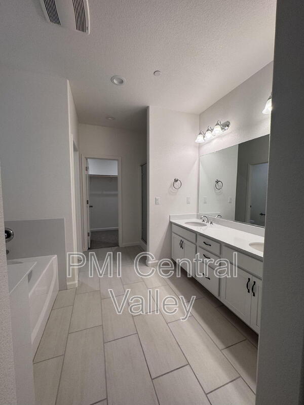 Building Photo - 4612 Irma Dr