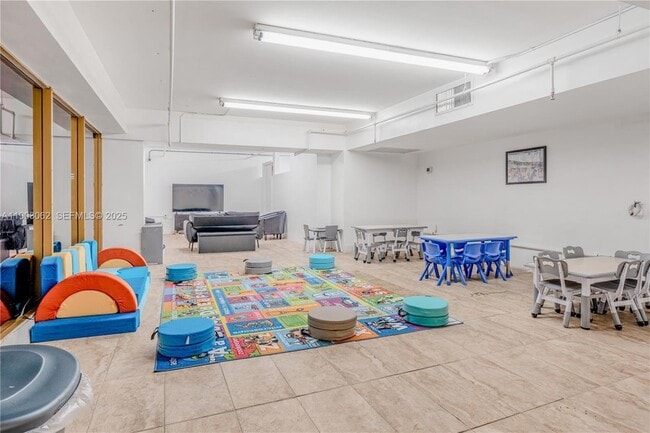 Building Photo - 100 Lincoln Rd