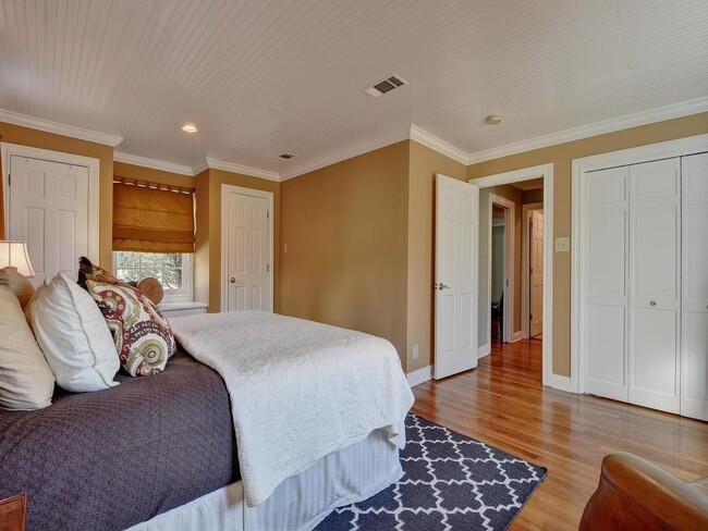 Building Photo - 2203 Sunny Slope Dr