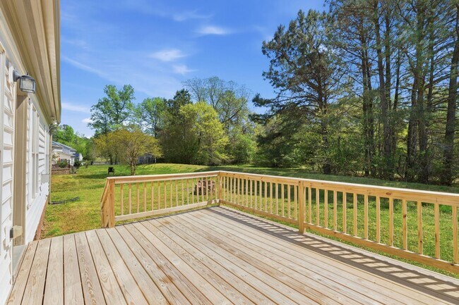 Building Photo - Welcome to Windmill Meadows!