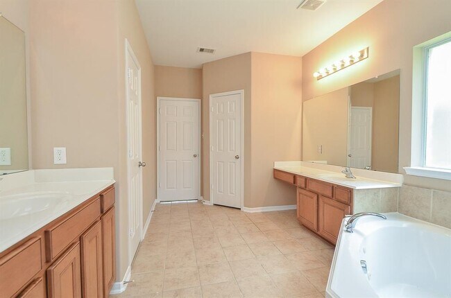 Building Photo - 1530 Grayson Run Ct