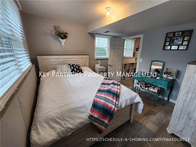 Building Photo - 5817 W 101st-