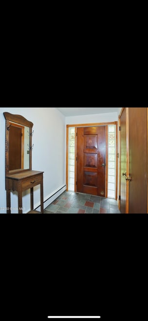 Building Photo - 365 Closson Rd