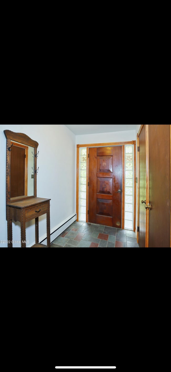 Building Photo - 365 Closson Rd